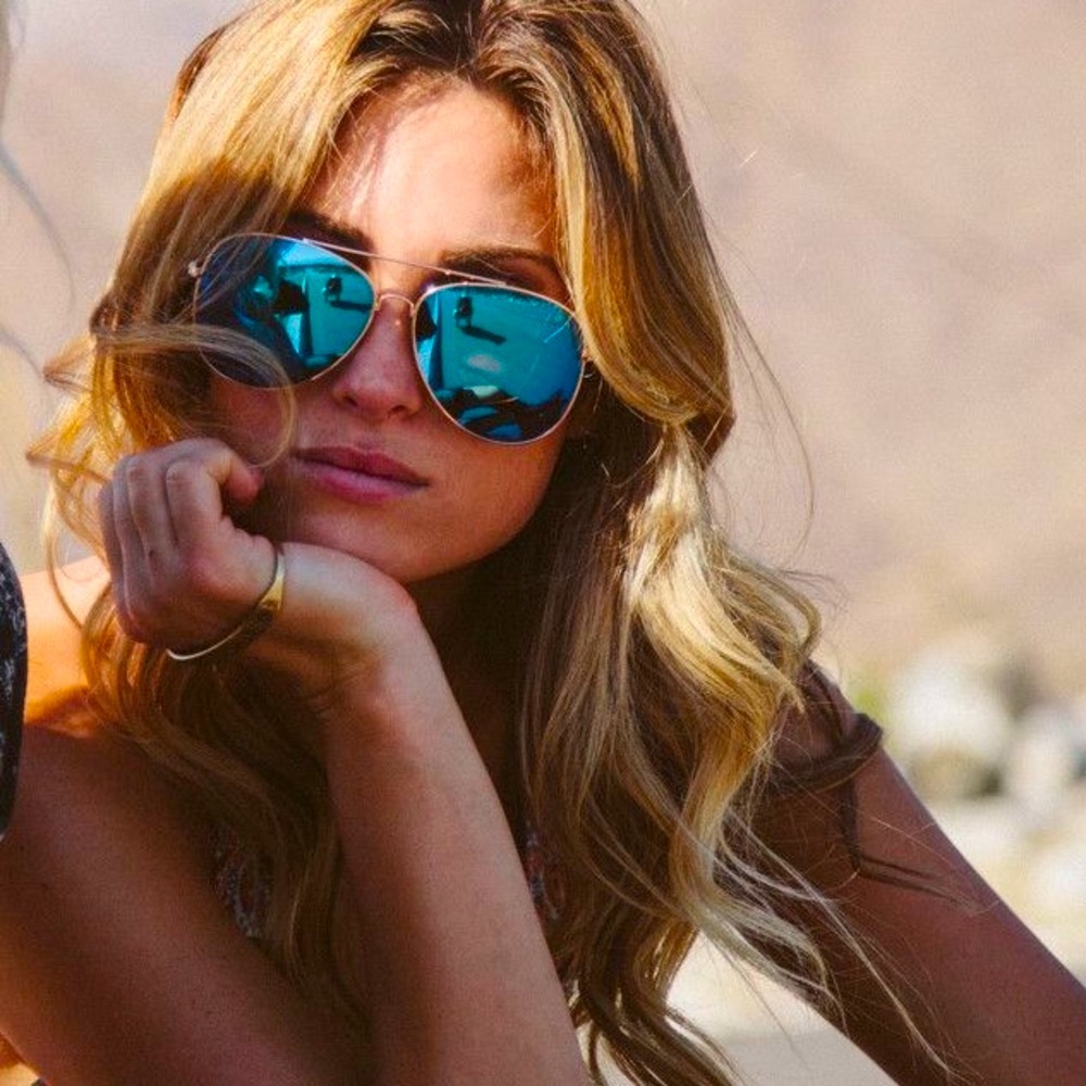 Blue mirrored aviator sunnies